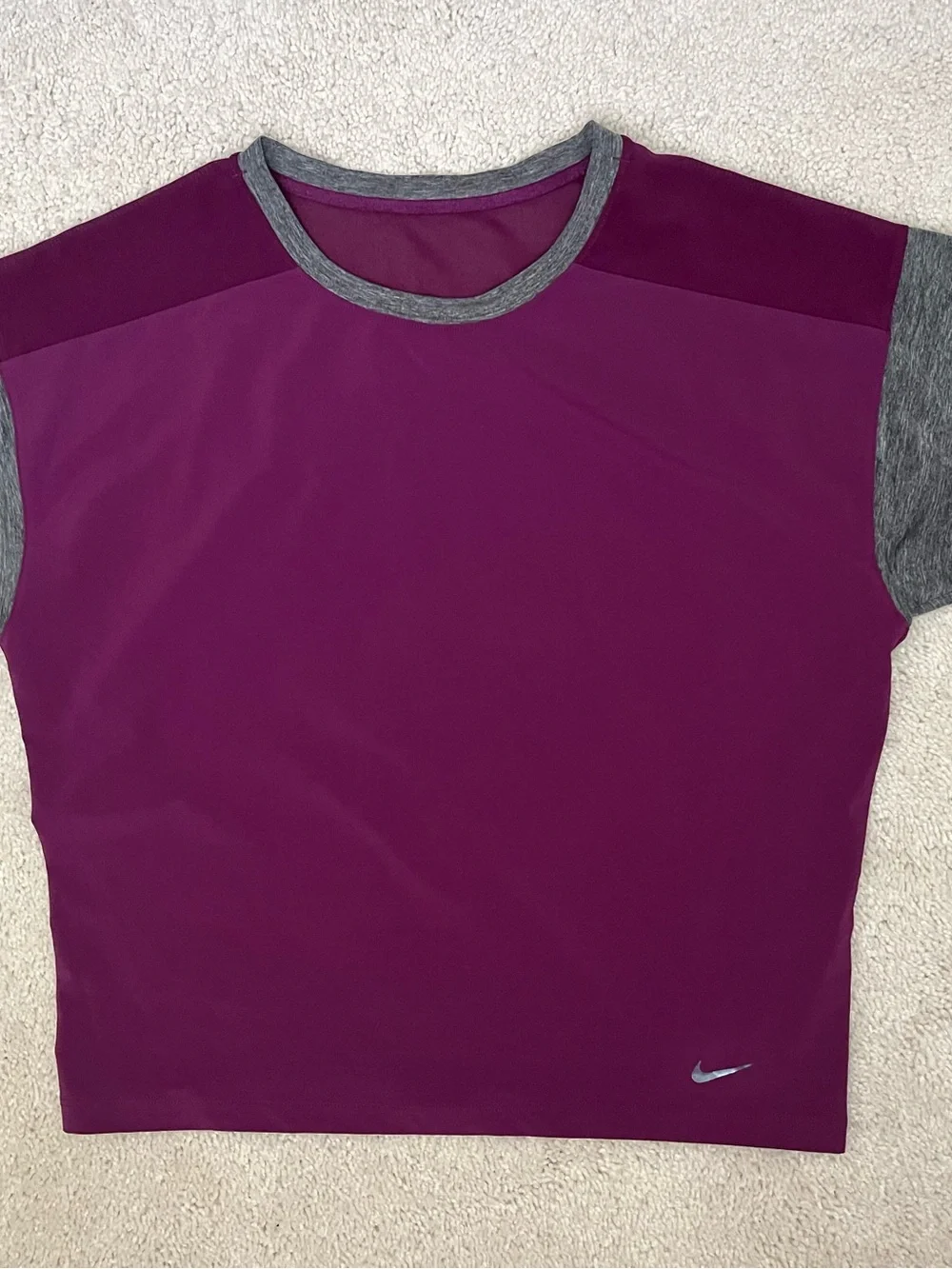 Women’s Nike crop purple color block workout shirt size XS